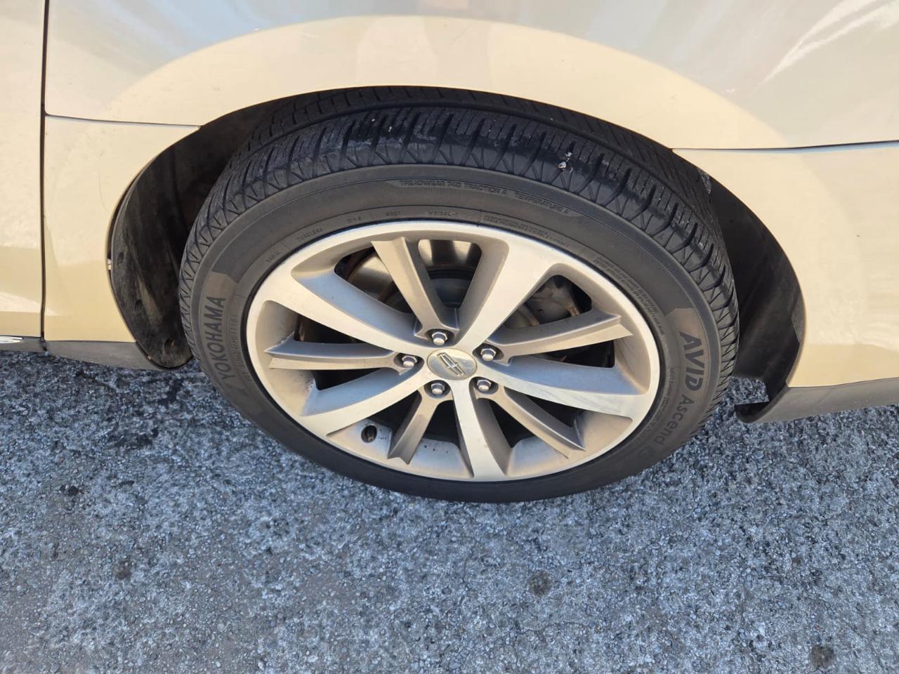 Lincoln MKS  2011
