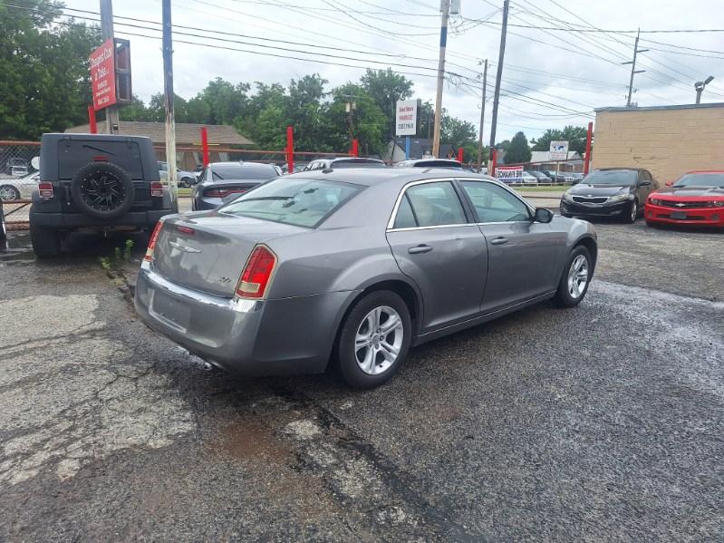 Chrysler 300 Base 2011