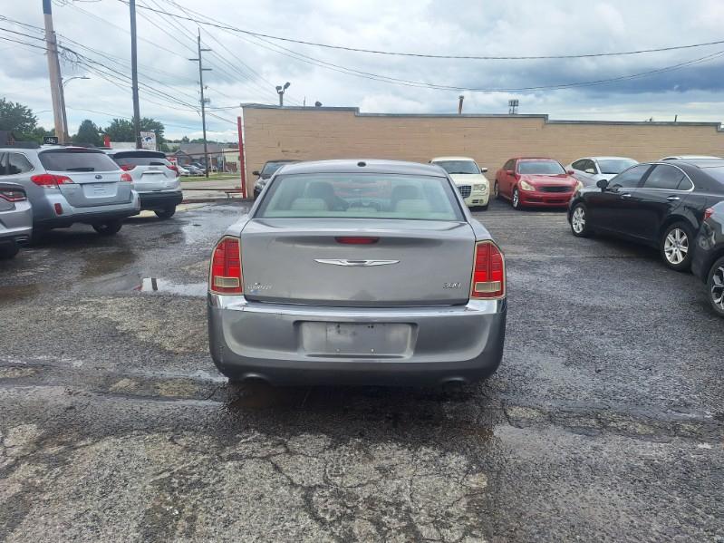 Chrysler 300 Base 2011