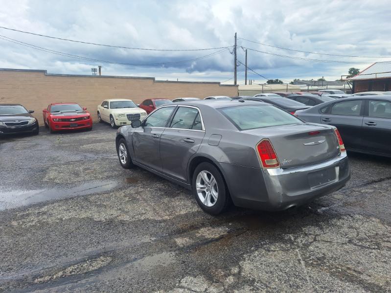 Chrysler 300 Base 2011