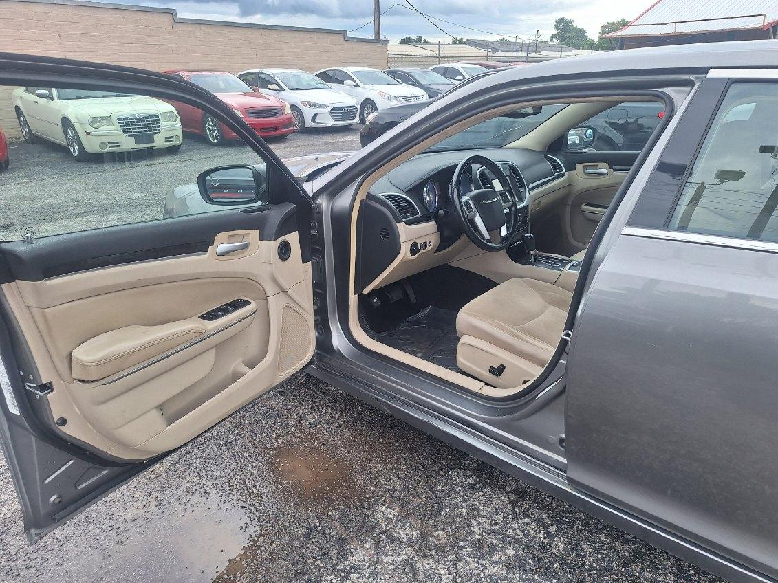 Chrysler 300 Base 2011