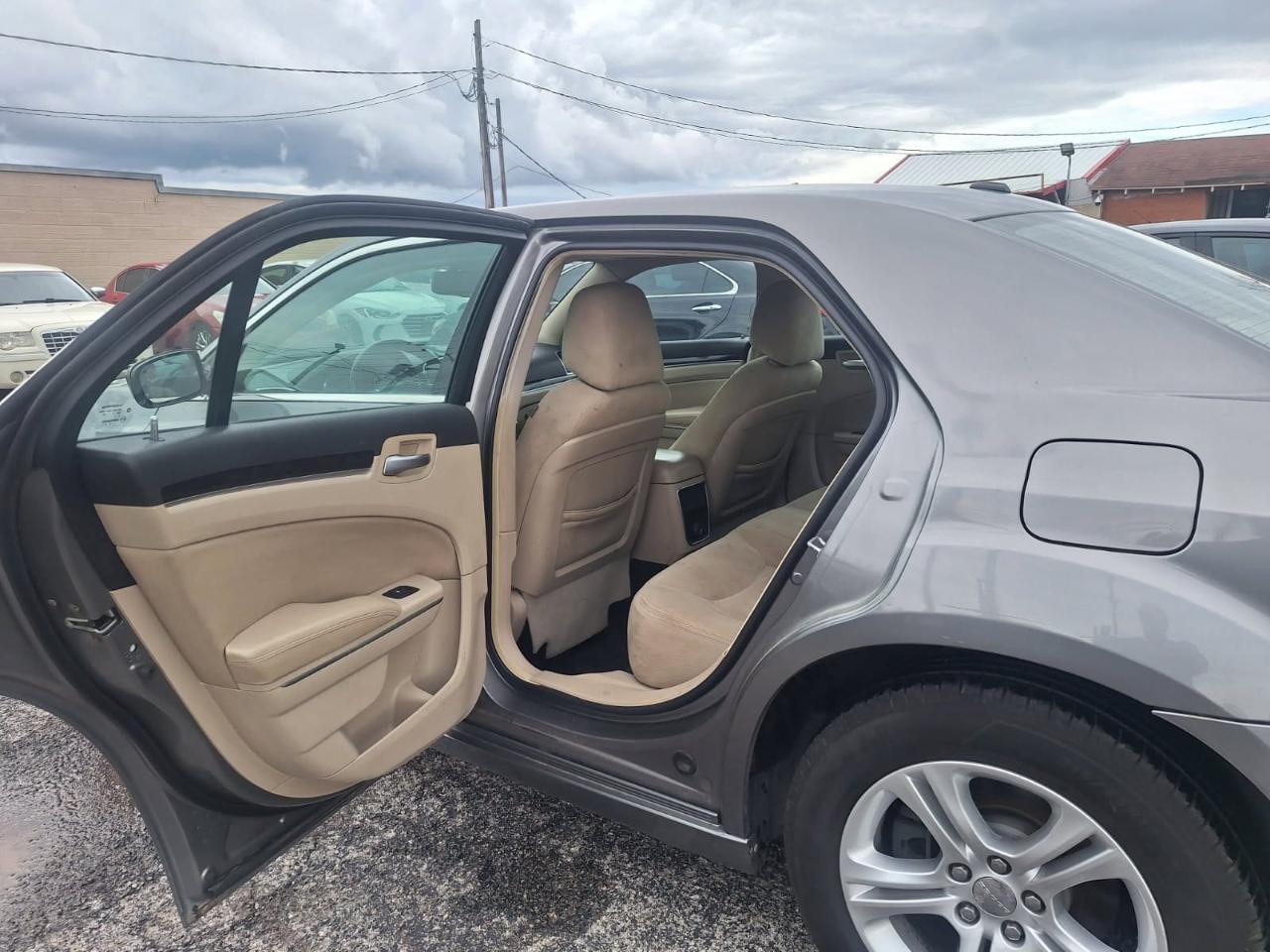 Chrysler 300 Base 2011
