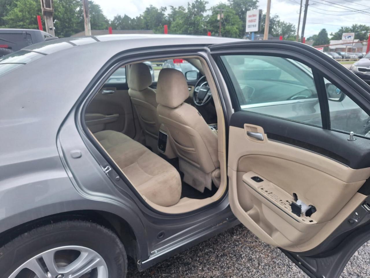Chrysler 300 Base 2011