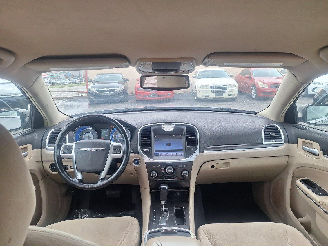 Chrysler 300 Base 2011