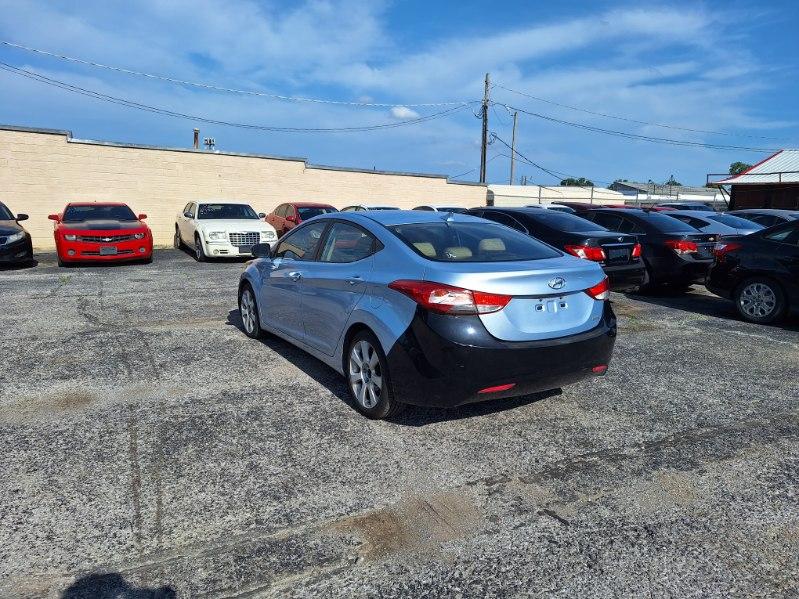 Hyundai Elantra  2012