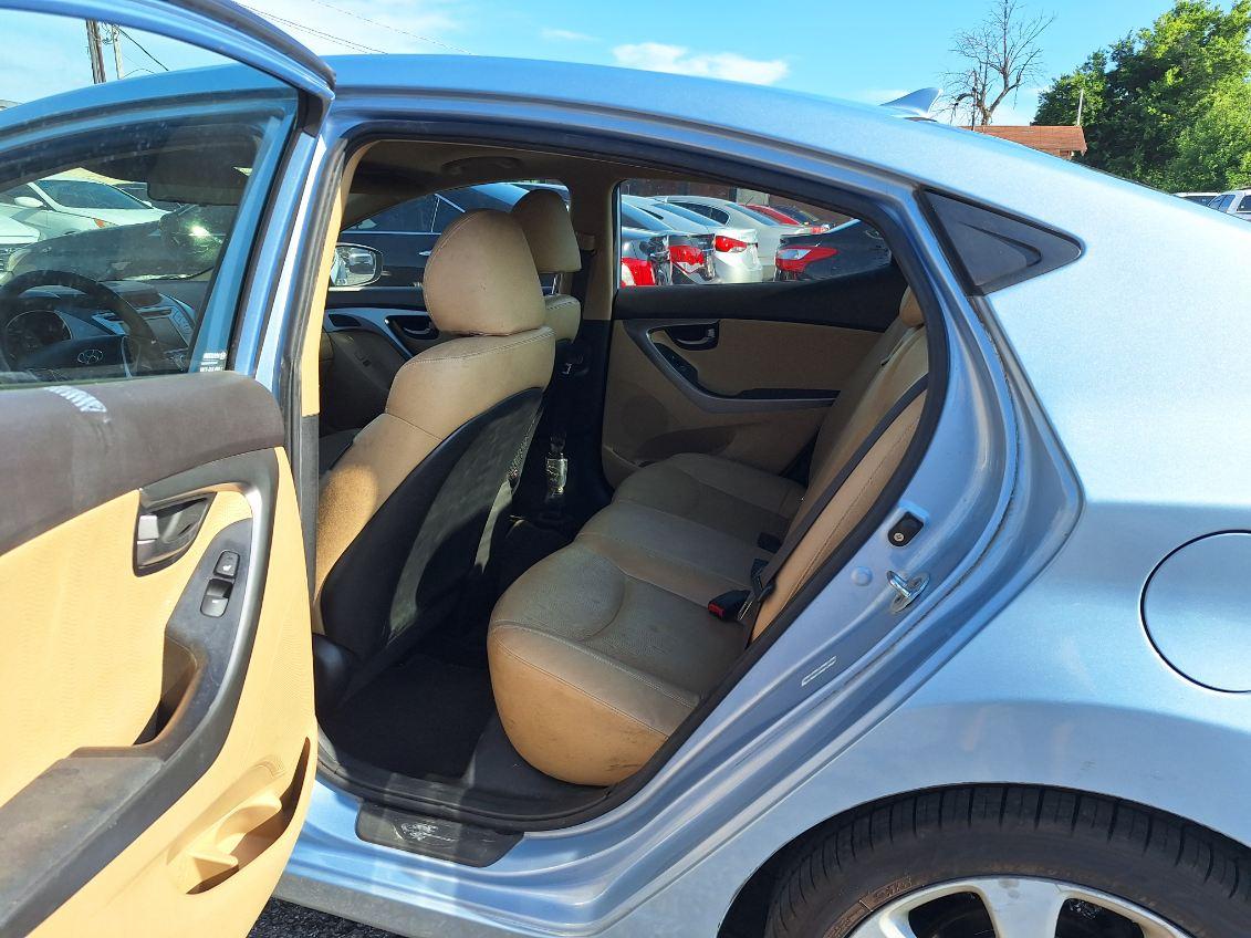 Hyundai Elantra  2012