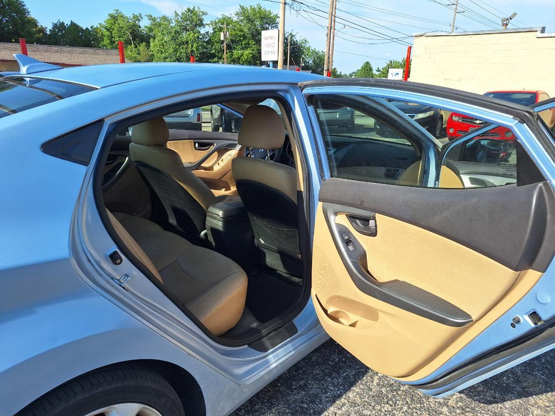 Hyundai Elantra  2012
