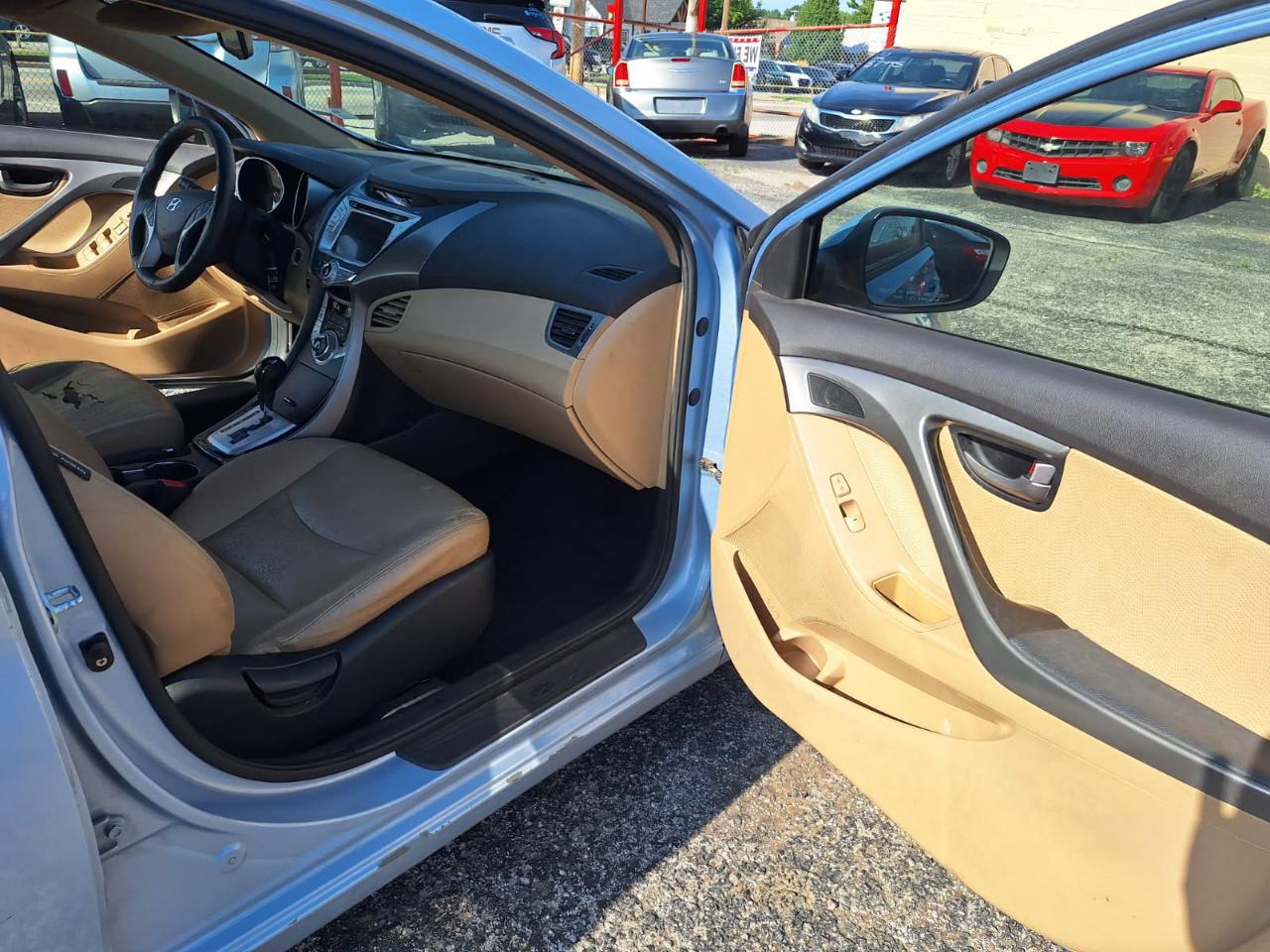 Hyundai Elantra  2012
