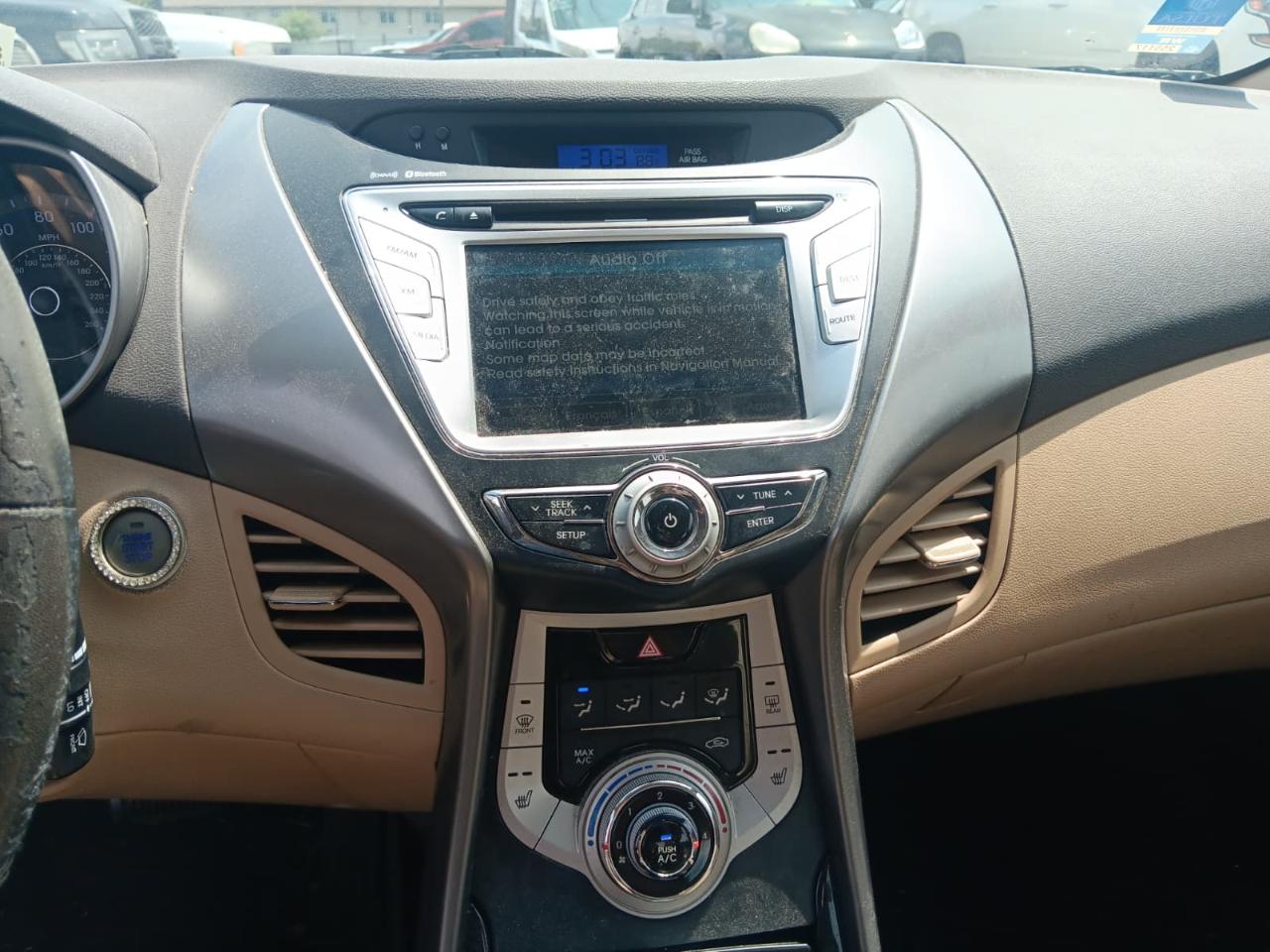 Hyundai Elantra  2012