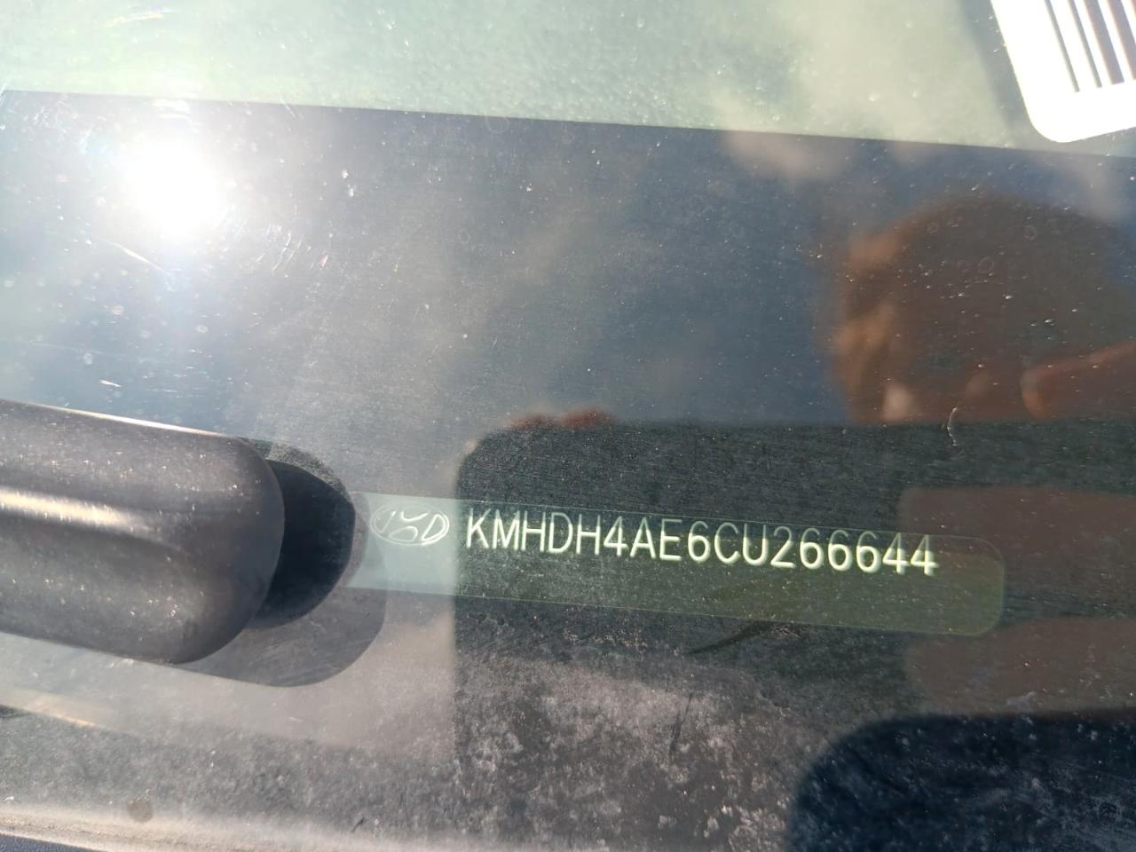 Hyundai Elantra  2012
