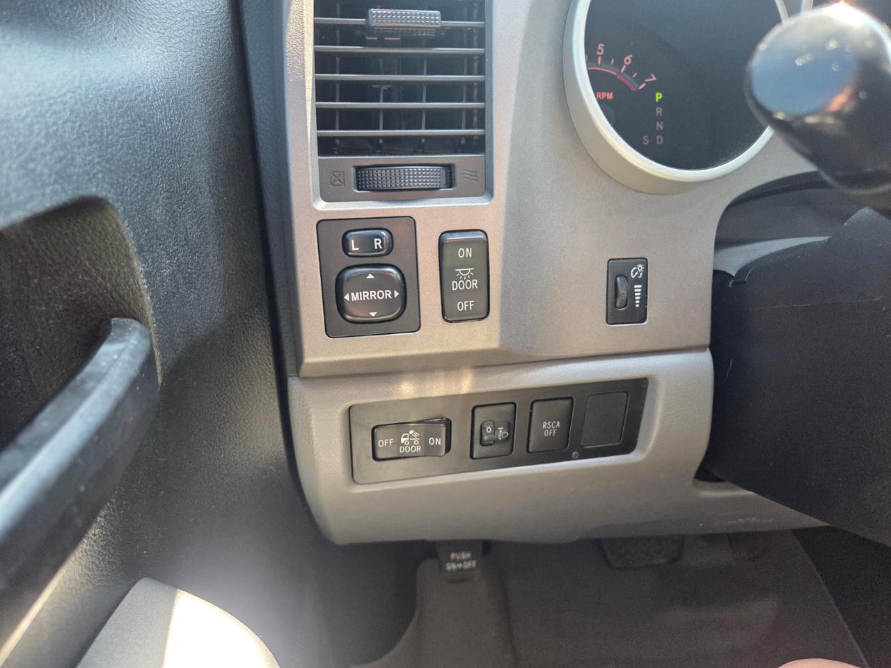 Toyota Tundra  2012