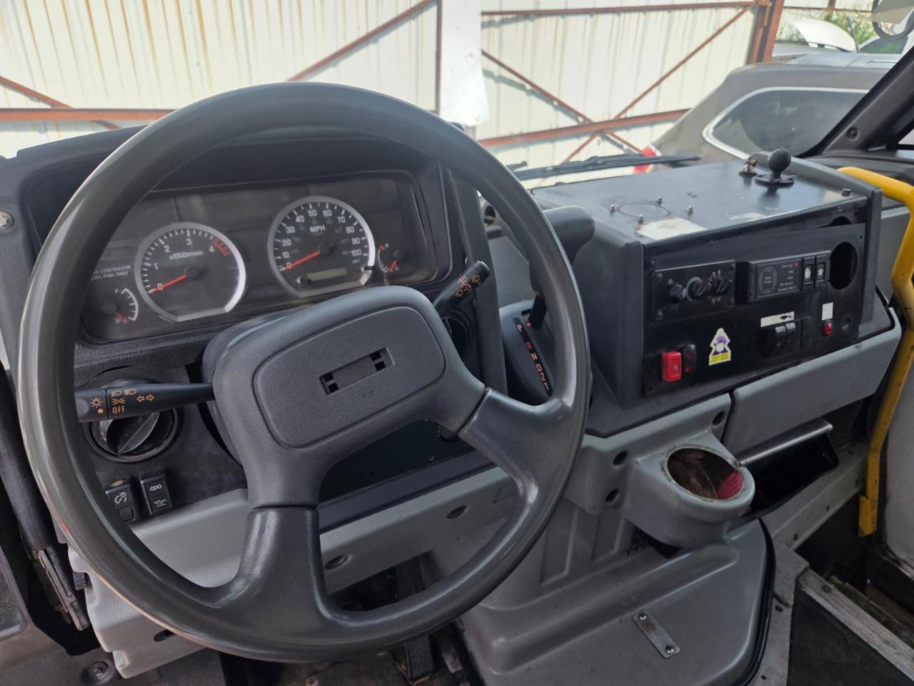 Isuzu NPR  2012