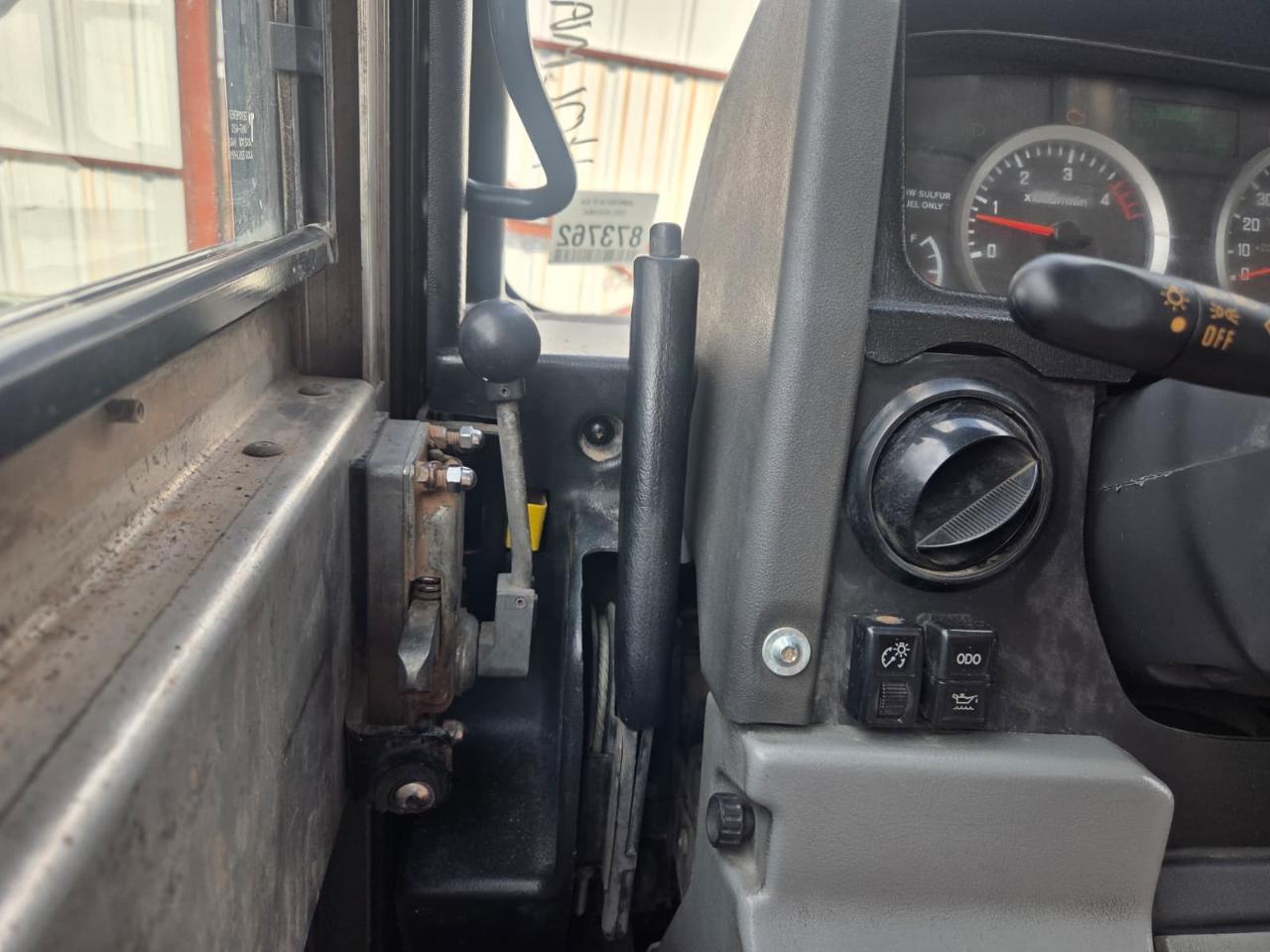 Isuzu NPR  2012