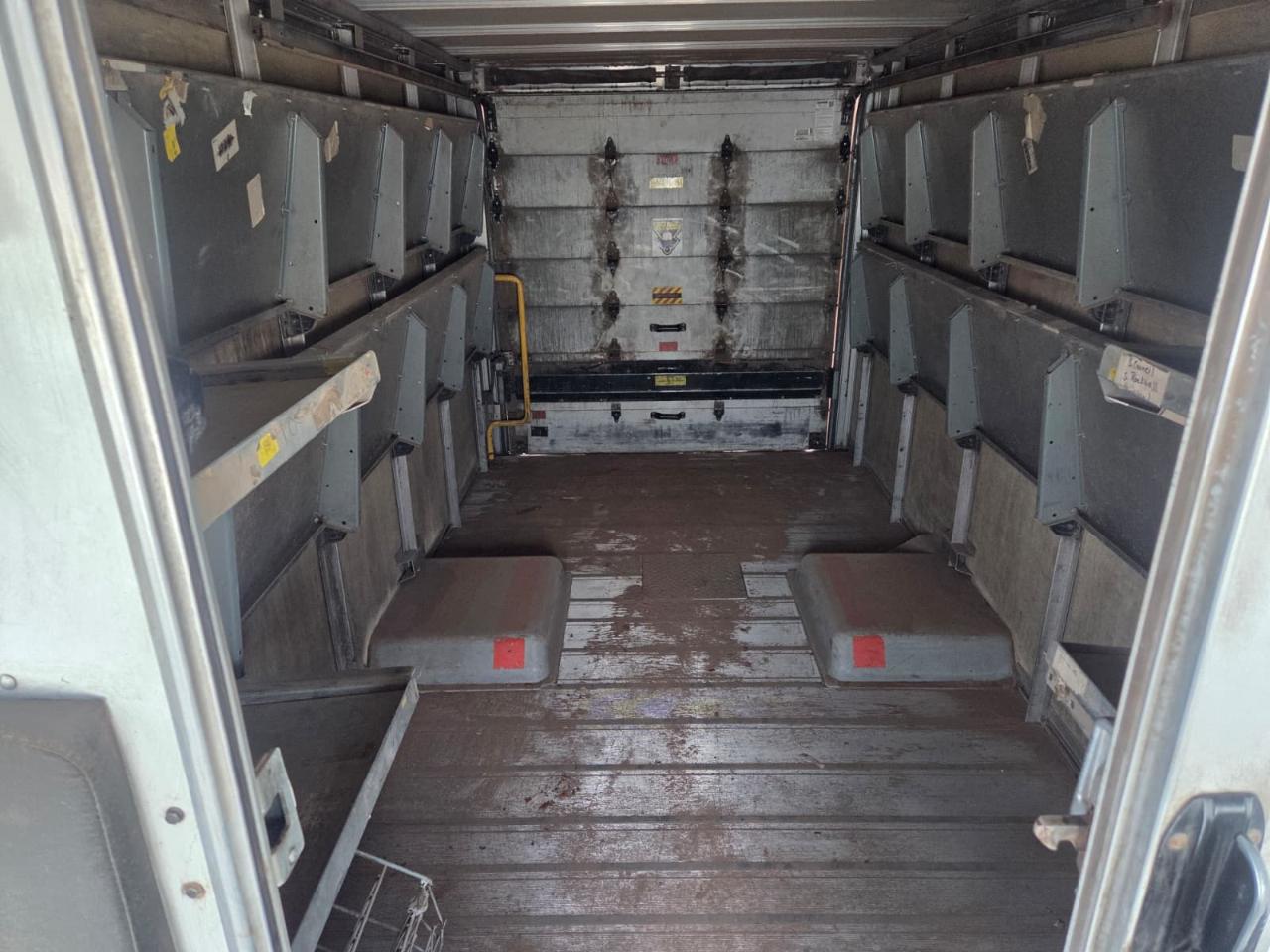 Isuzu NPR  2012