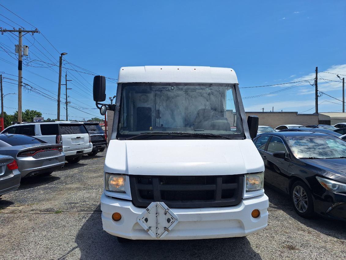 Isuzu NPR  2012