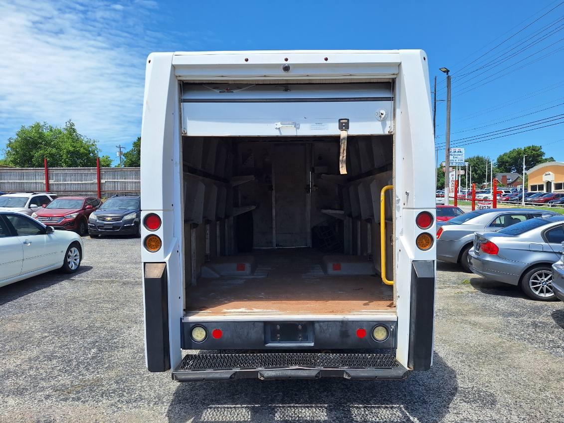 Isuzu NPR  2012