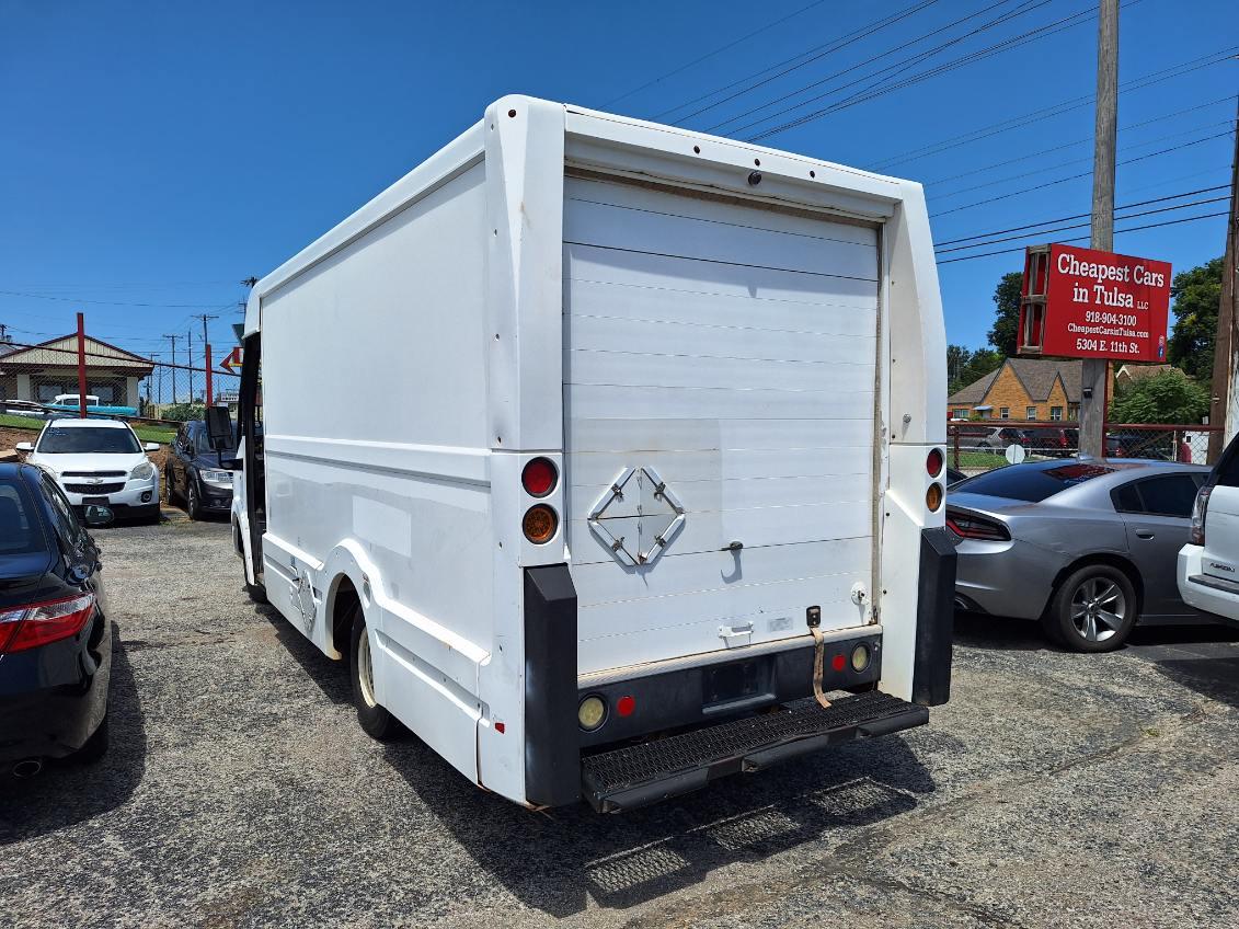 Isuzu NPR  2012