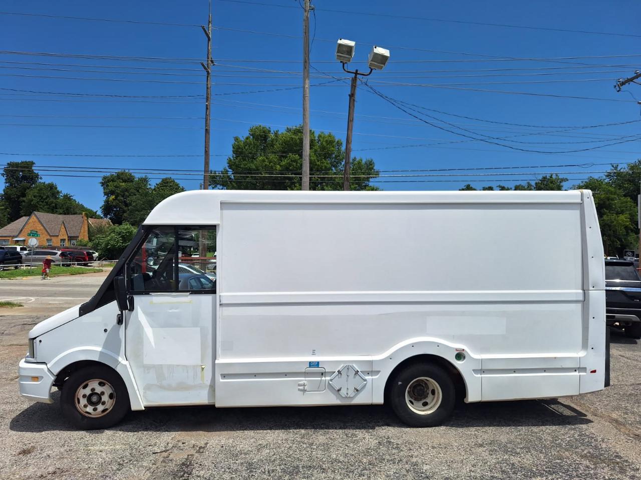 Isuzu NPR  2012