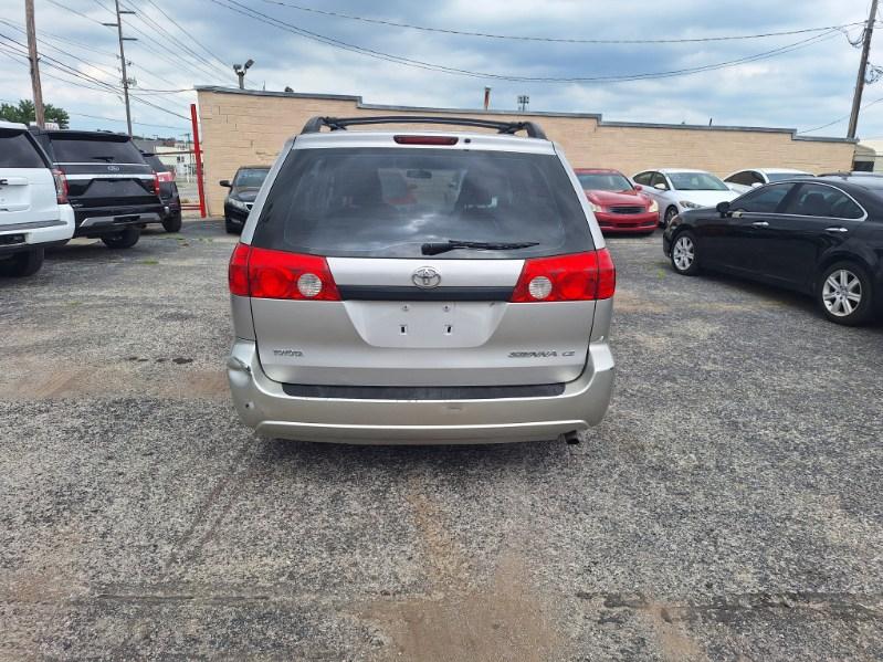 Toyota Sienna  2009