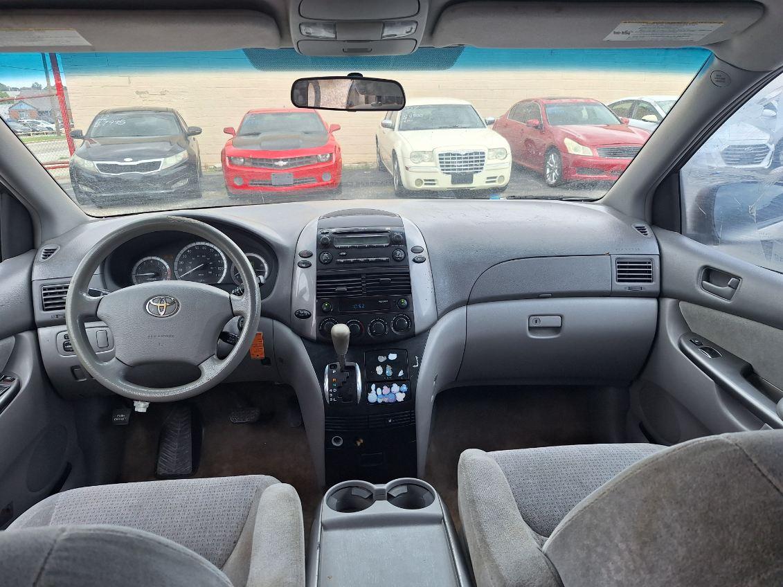 Toyota Sienna  2009