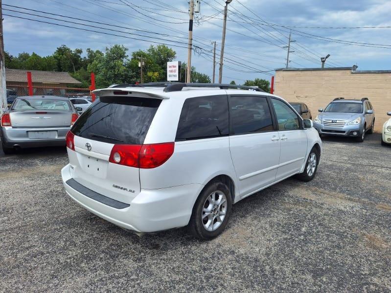 Toyota Sienna  2006