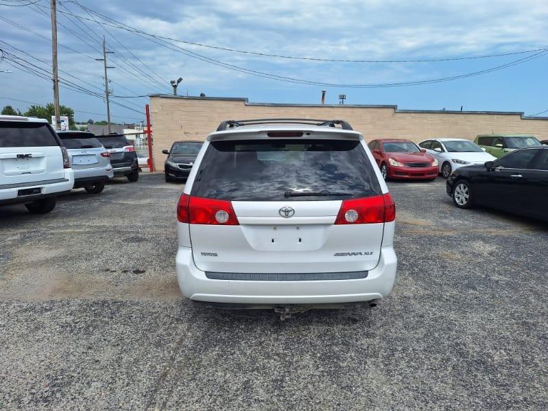Toyota Sienna  2006