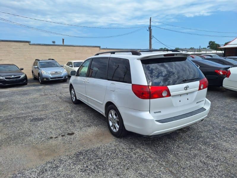 Toyota Sienna  2006