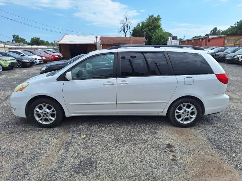 Toyota Sienna  2006