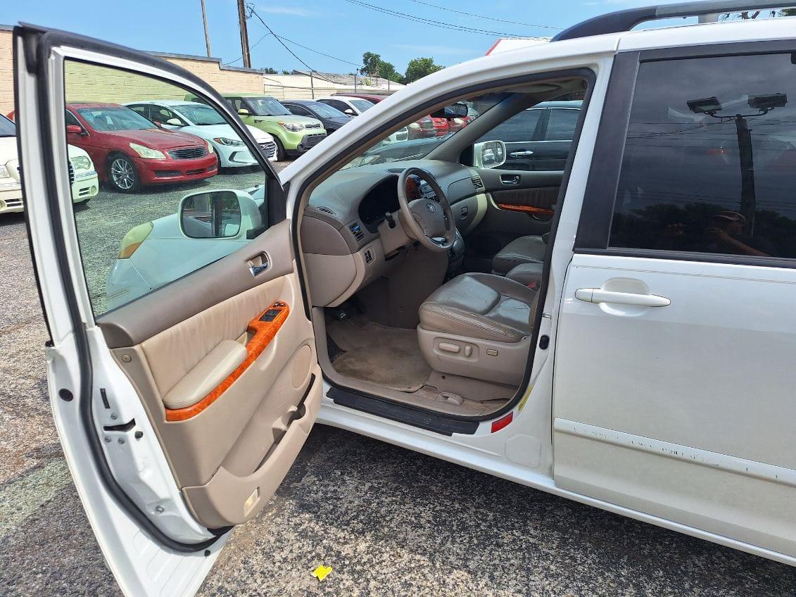 Toyota Sienna  2006