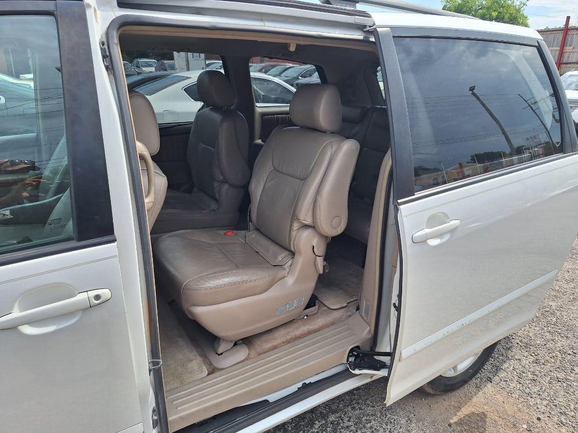 Toyota Sienna  2006