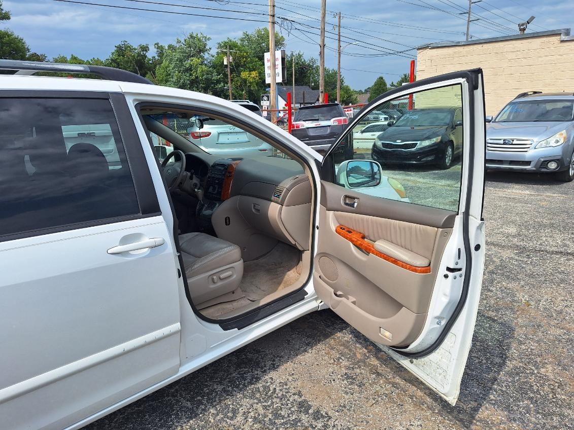 Toyota Sienna  2006