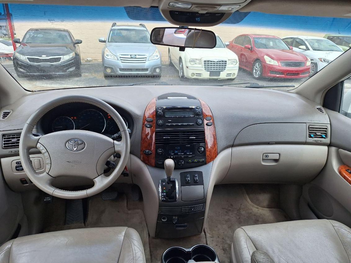 Toyota Sienna  2006