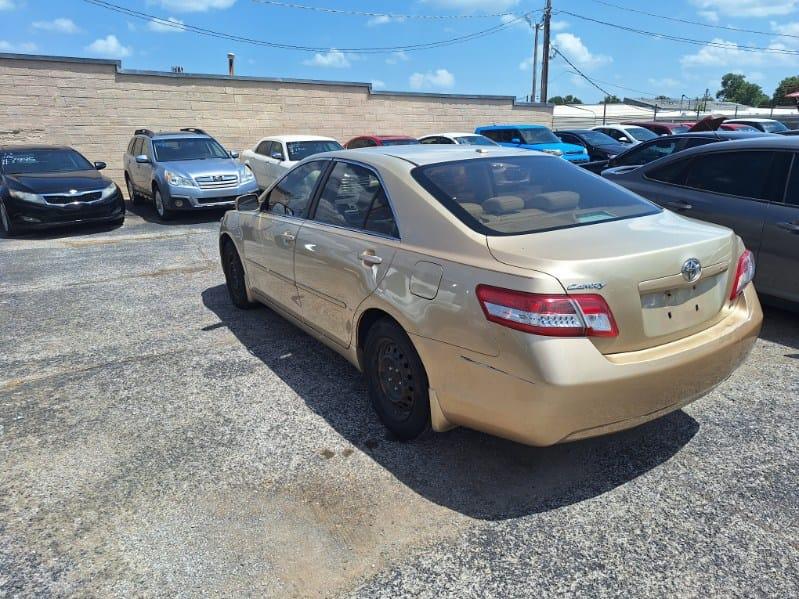 Toyota Camry Base 2010