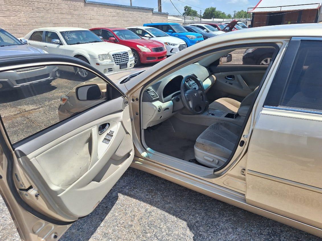 Toyota Camry Base 2010