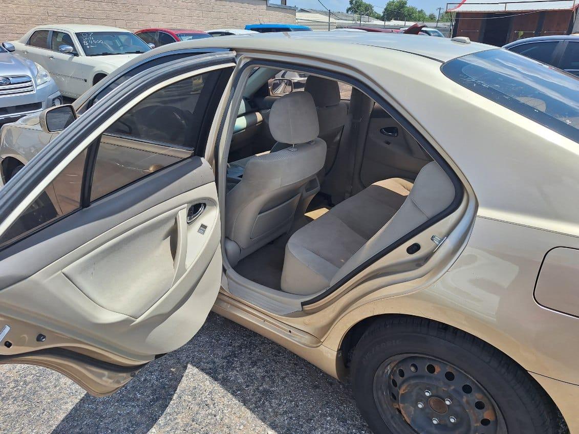 Toyota Camry Base 2010