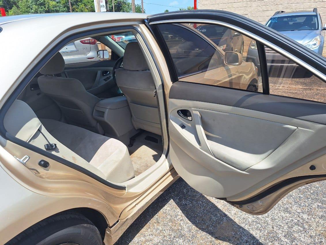 Toyota Camry Base 2010