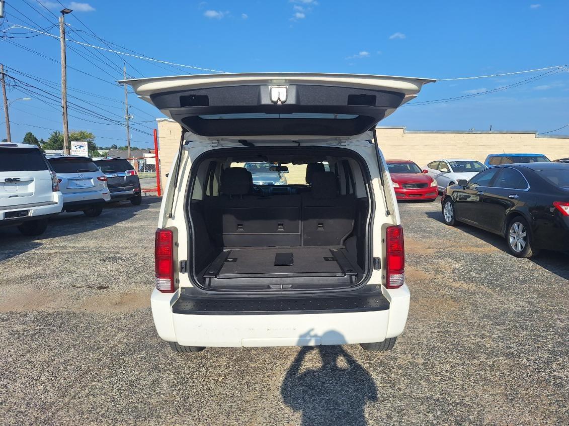 Dodge Nitro  2008