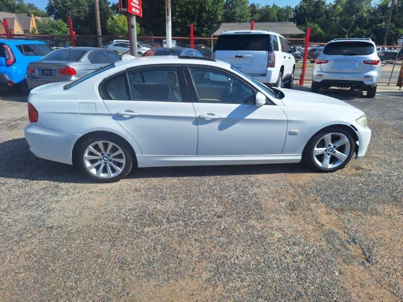 BMW 3-Series 328i xDrive 2011