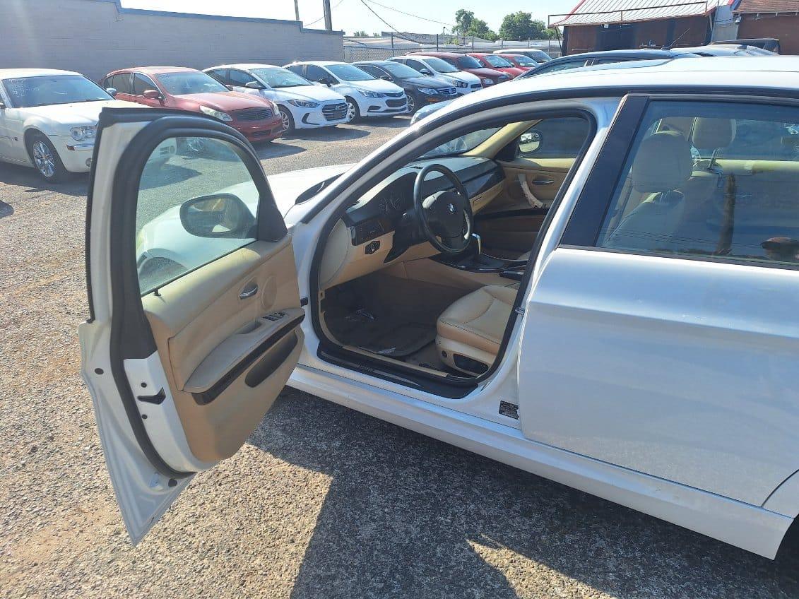 BMW 3-Series 328i xDrive 2011