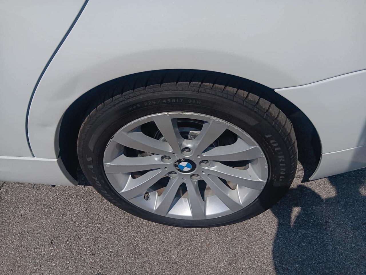 BMW 3-Series 328i xDrive 2011