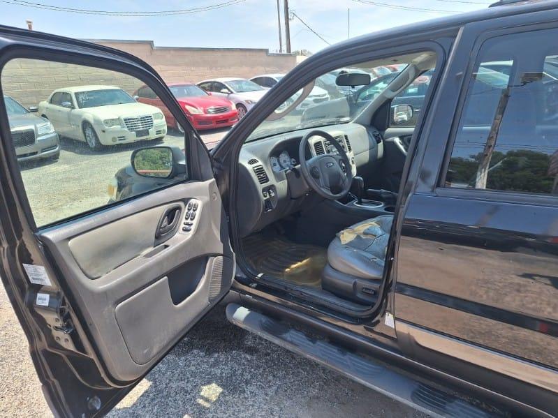 Ford Escape  2005