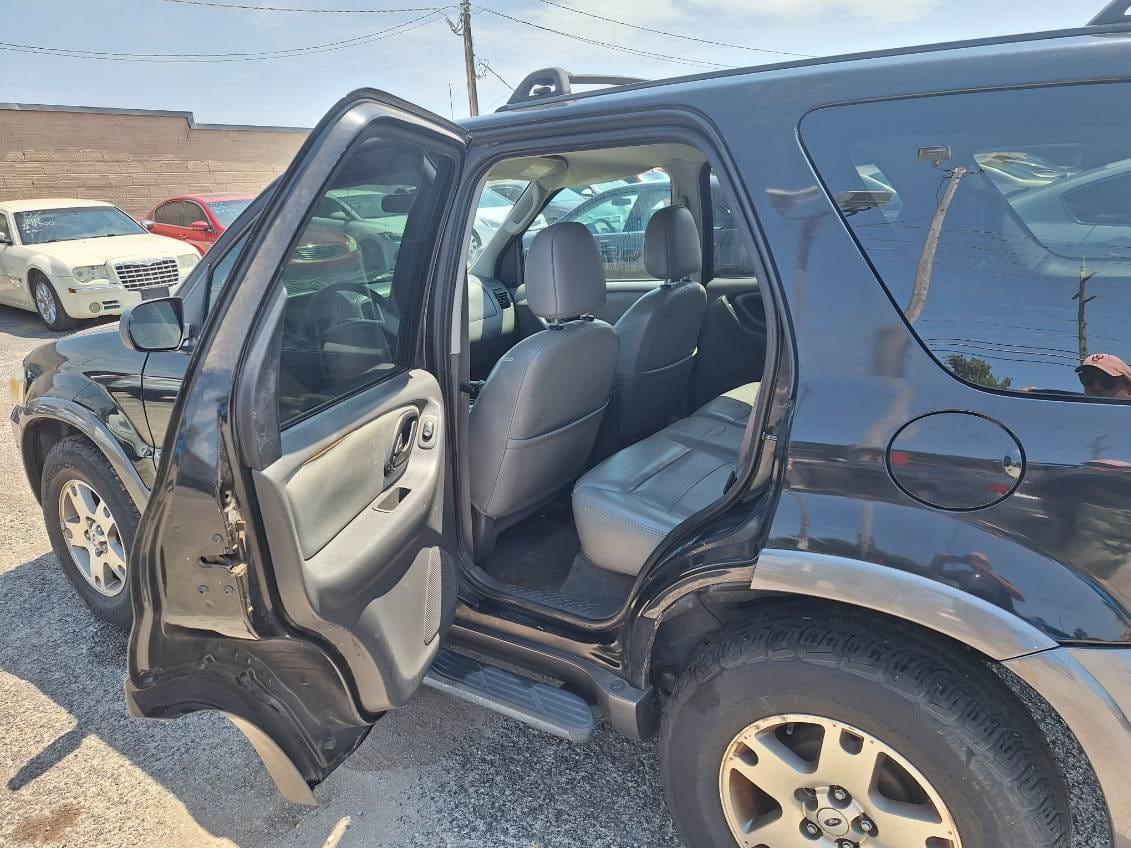 Ford Escape  2005