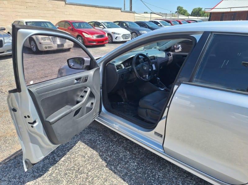 Volkswagen Jetta  2012