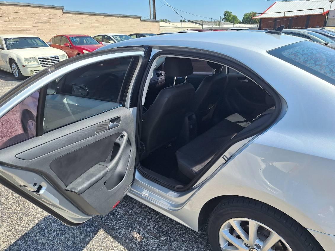 Volkswagen Jetta  2012