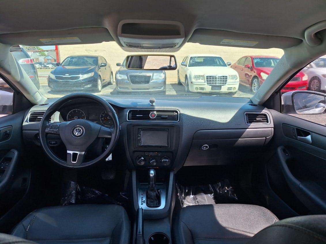 Volkswagen Jetta  2012
