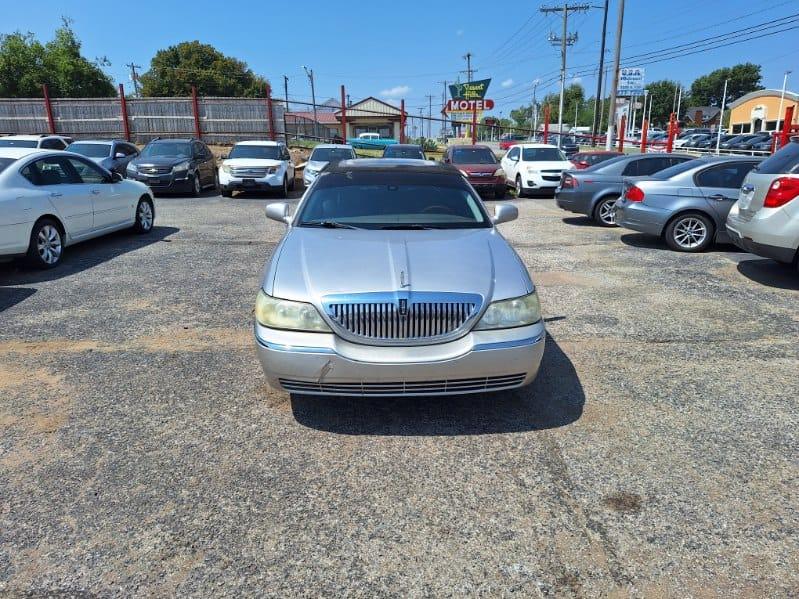 Lincoln Town Car  2003