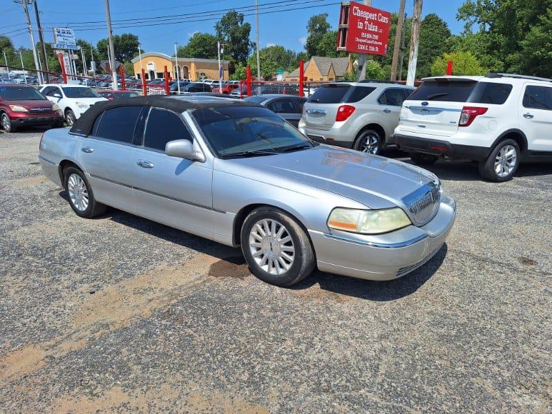 Lincoln Town Car  2003
