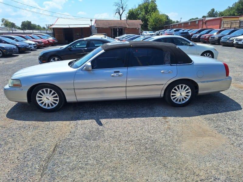 Lincoln Town Car  2003