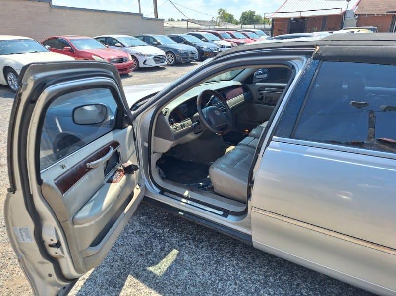 Lincoln Town Car  2003
