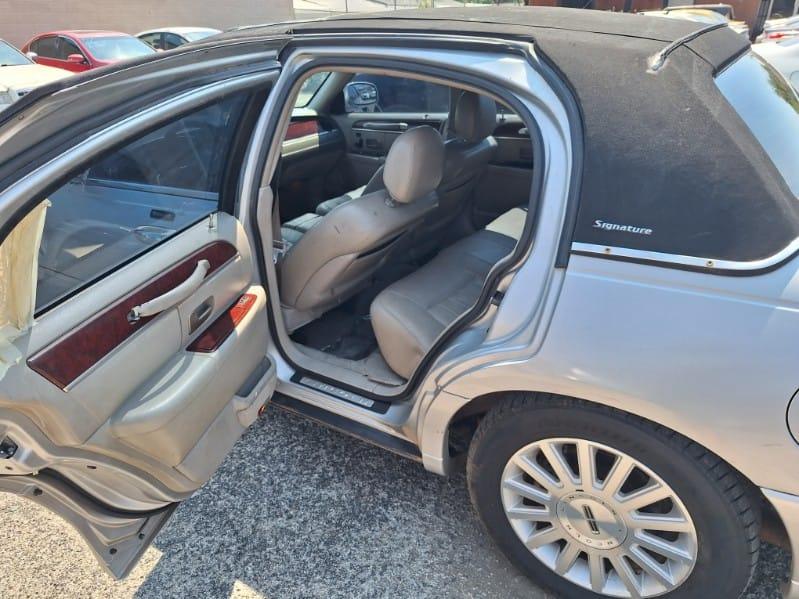 Lincoln Town Car  2003